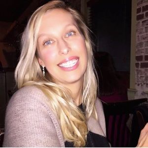 @agrahamscloset ❤️ this listing to be notified when I go live